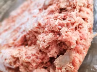 Корм для собак,куриц, свиней,кошек,уток и.т.д дробленые кости броллера — фото 1