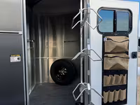 2026 Maverick Trailers Lite Deluxe Bumper Pull Horse Trailer — Foto 5
