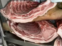 СВИНИНА

猪肉。家养猪肉，非常美味。每天都有新鲜猪肉供应。

现有以下部位：
	•	后腿肉
	•	前腿肉
	•	猪排和排骨
	•	五 — photo 4